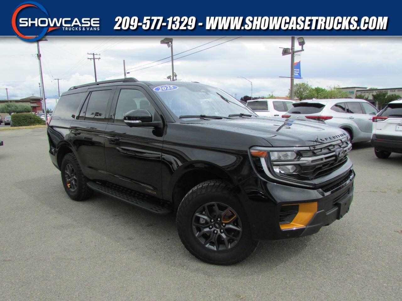 2025 Ford Expedition Tremor in Agate Black Metallic — front three-quarter view