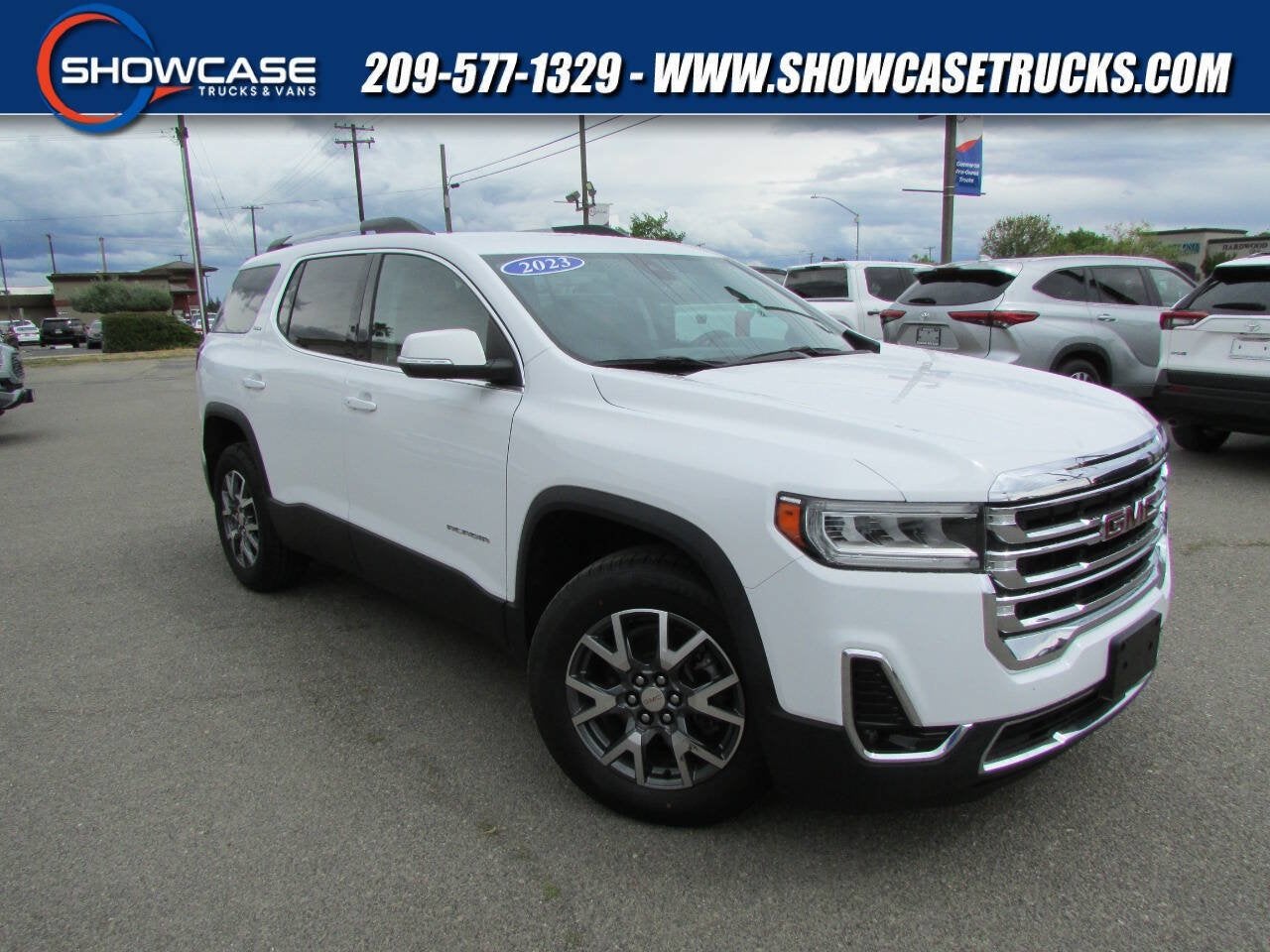 2023 GMC Acadia SLT in Summit White — front three-quarter view